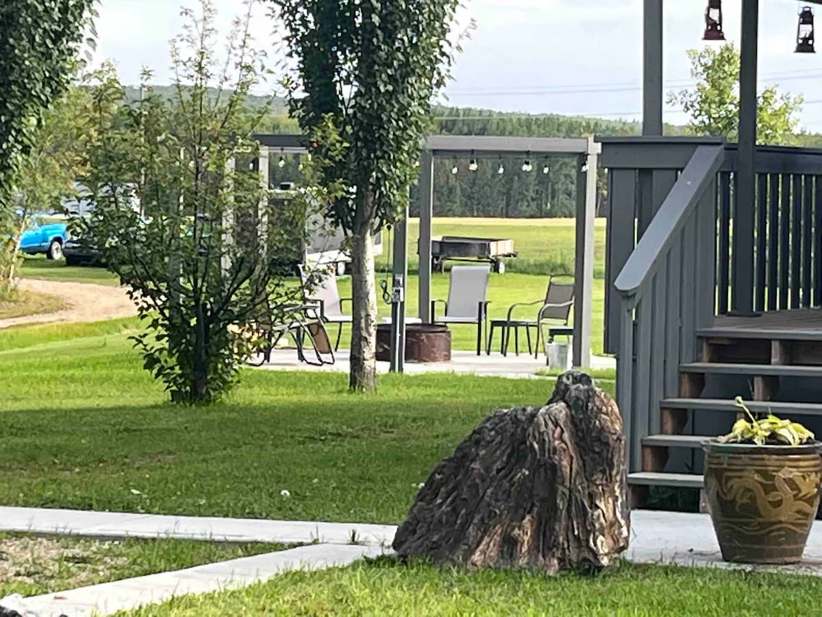 Private Access to Pembina River with 3 BER House — featured