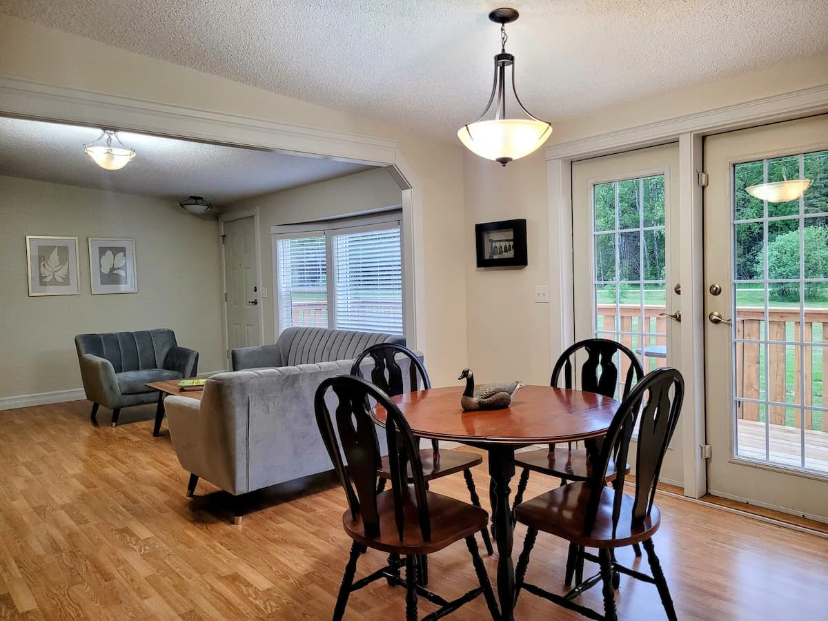 Private Access to Pembina River with 3 BER House